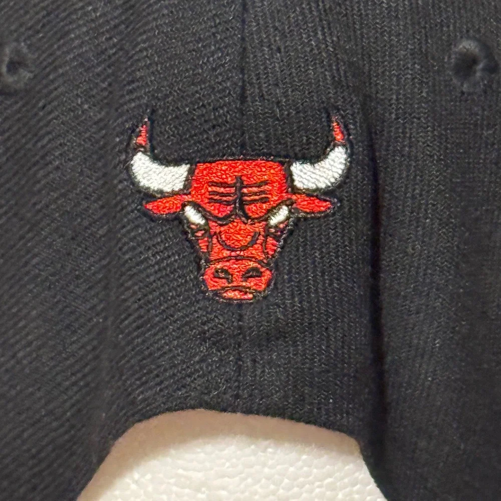 Ultra Game Chicago Bulls NBA Snapback Hat Embroidered Black Red OSFM Excellent